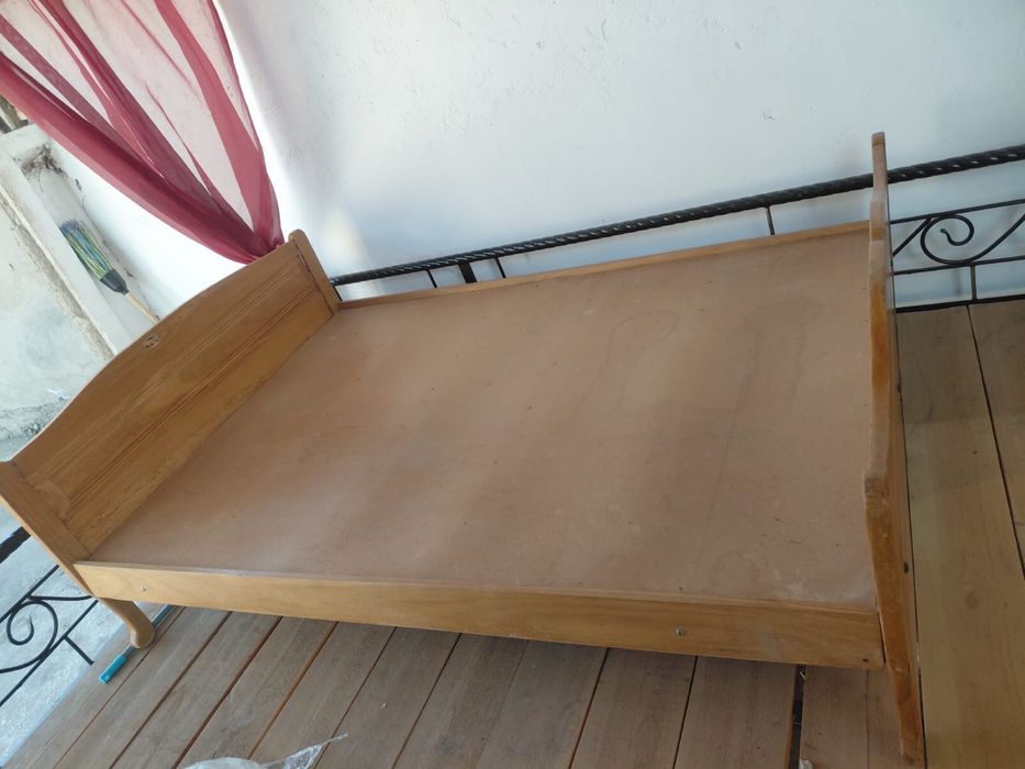 Кровать деревянный