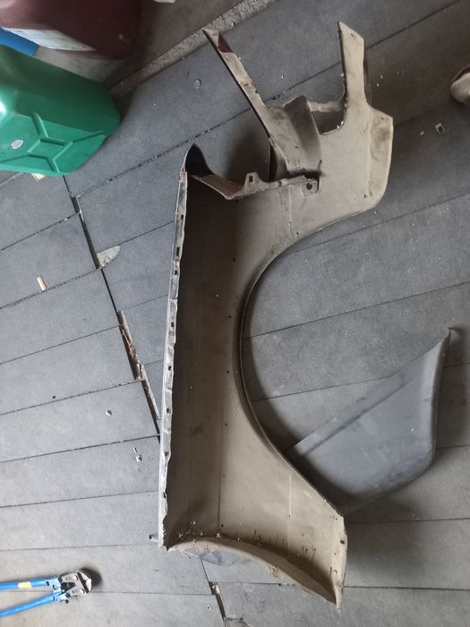 Aripa stanga fața, Mercedes Cobra