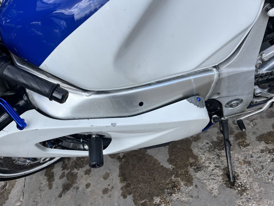 Suzuki gsxr k1 750