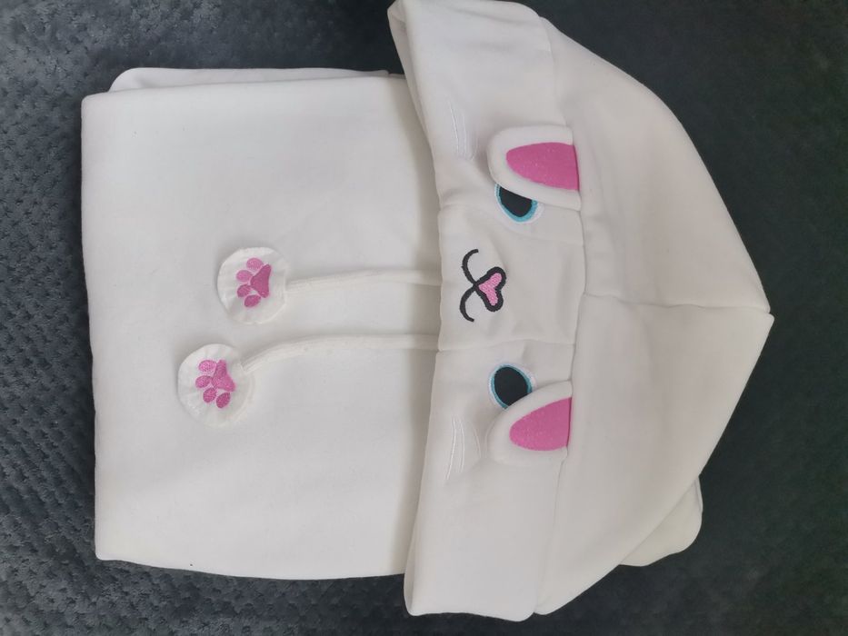 Суитчър бял с качулка