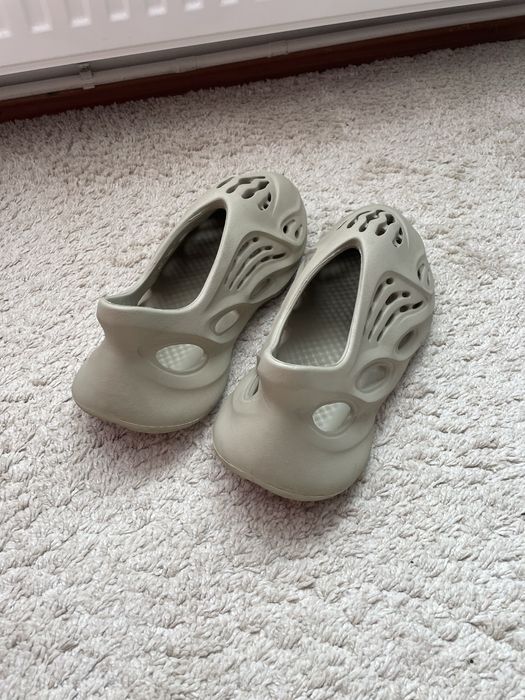 Yeezy foam runner stone salt