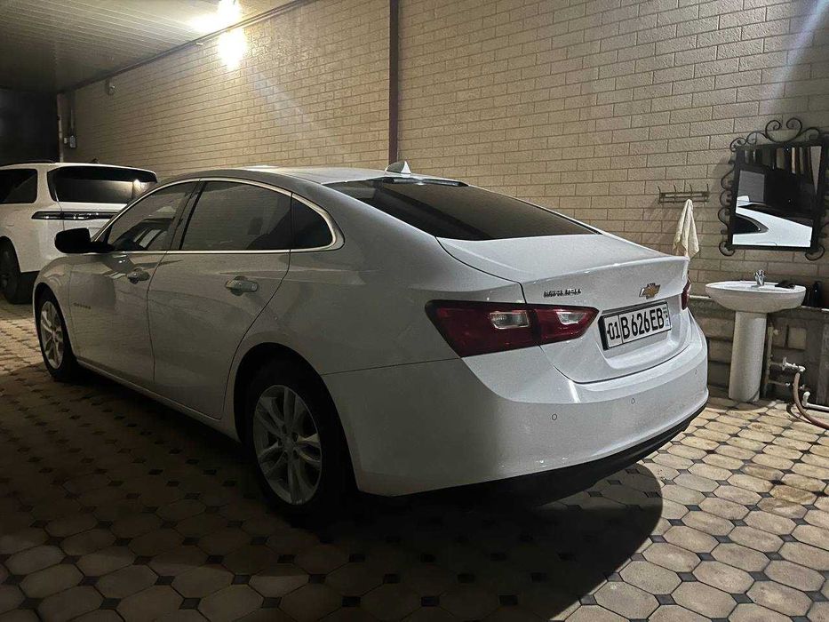 Продаю Малибу белого цвета