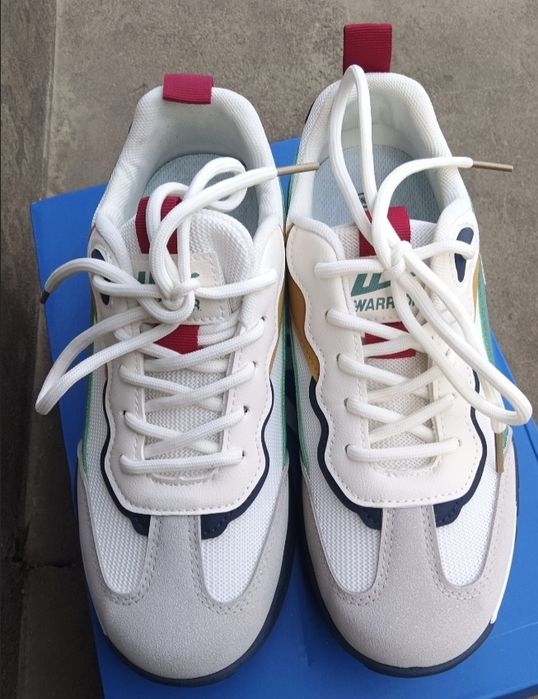 Спортивные кроссовки 40 размера