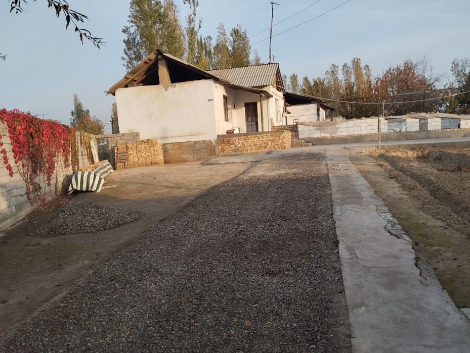 Yer sotiladi 3 sotok 27000$ dan kelishadigon joyi bor