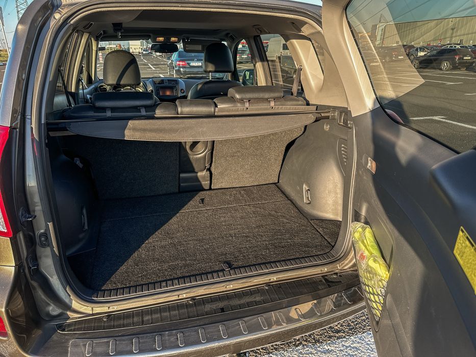 Toyota RAV4, an 2012, motor 2.2 diesel, cutie manuală