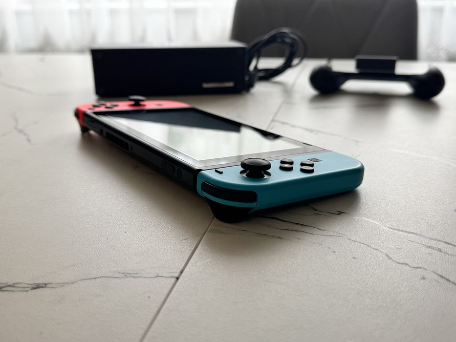 Nintendo Switch V2 Modat ca nou + card 128 gb