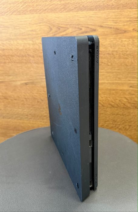 Amanet F28: Consola PS4 Slim