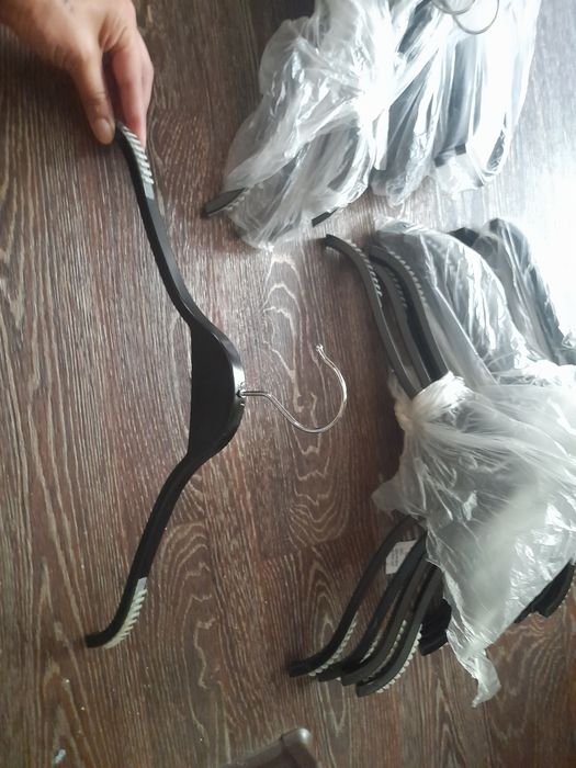 Новые вешалки продам