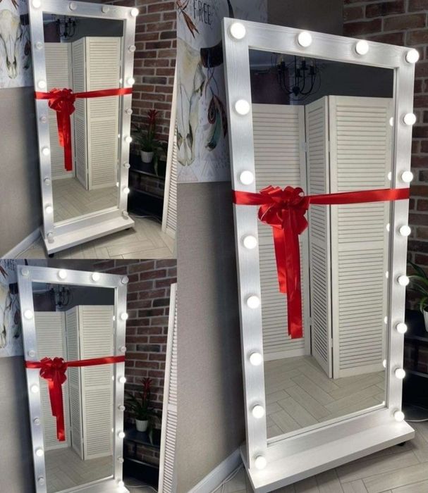 Гримёрное зеркало с лампами