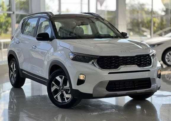 продам Киа сонет 2024 3 позиция пробег 35000 км белый родная краска