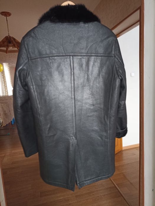 Продаестя мужская кожаная куртка