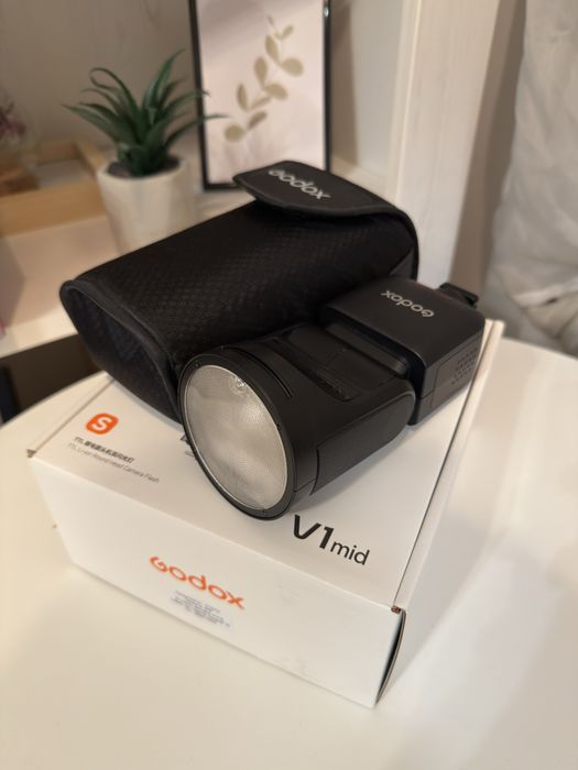 Blit Godox V1 Mid S pentru Sony