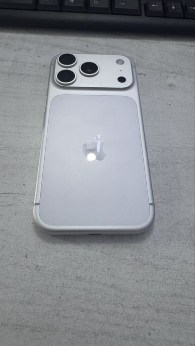 Продам айфон 17 про 512гб