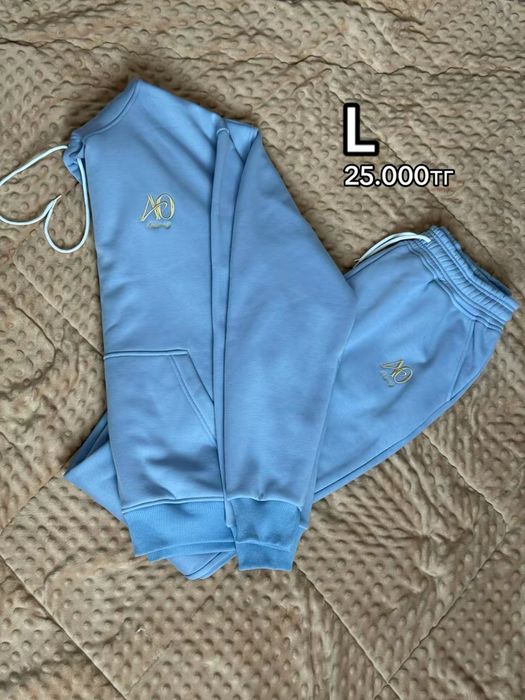 Женские костюмы,