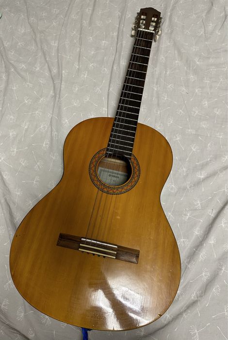 Продам гитару Yamaha C40