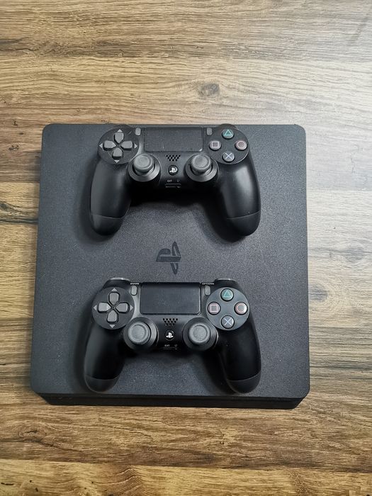 Vand PlayStation 4 Slim 870GB