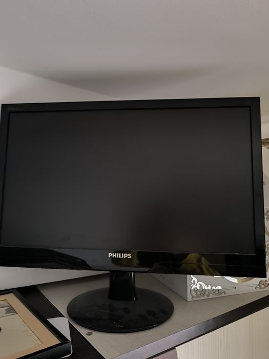 Monitor Philips 226CL2 Full HD 
Linie C