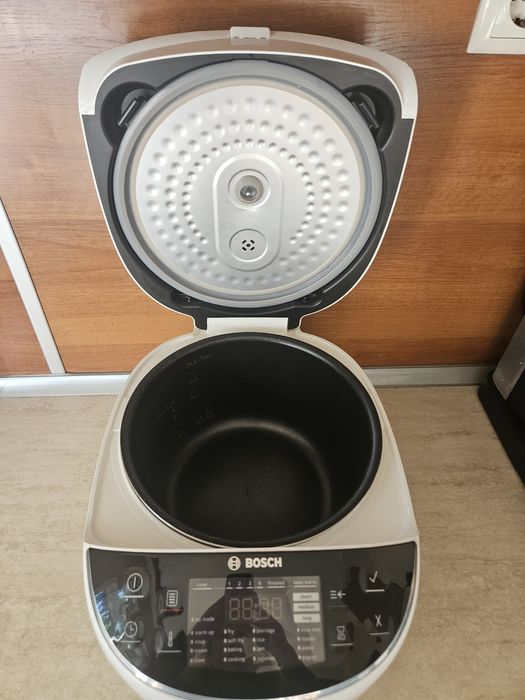 Мултикукър Bosch MUC11W12