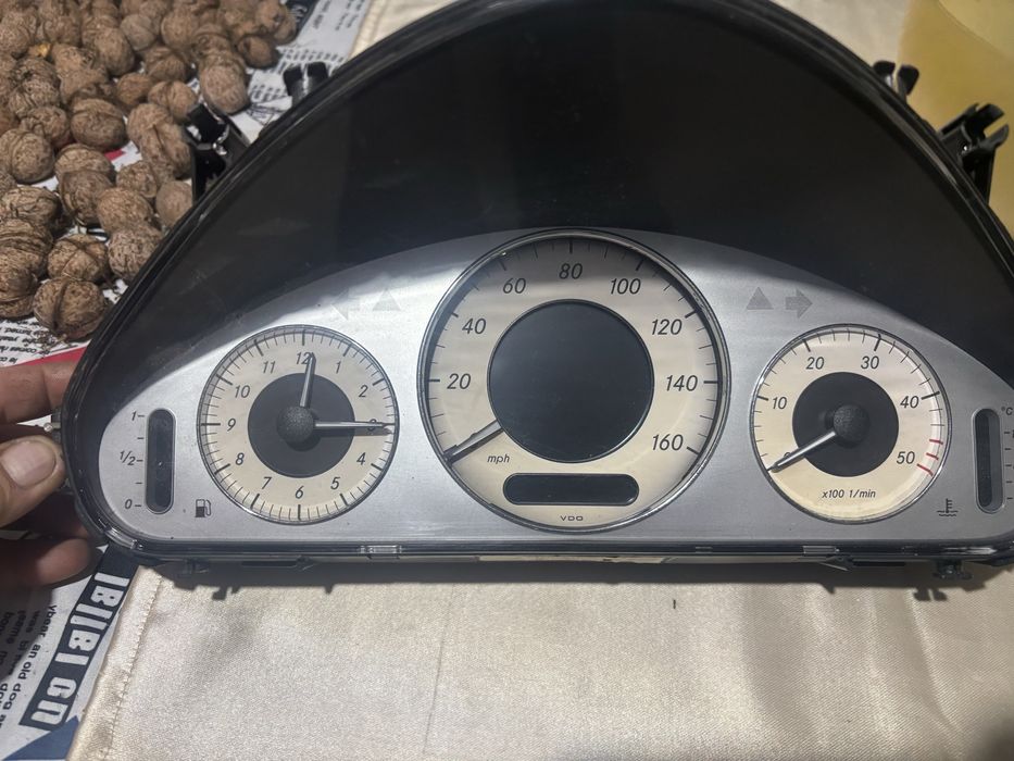 Табло за Мерцедес Е 270