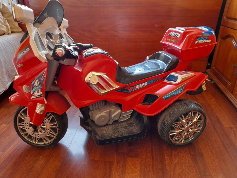 Акумулаторен полицейски мотор