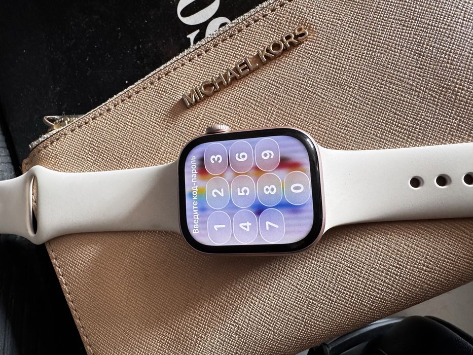 Продам часы Apple Watch 10 SE 10-я серия