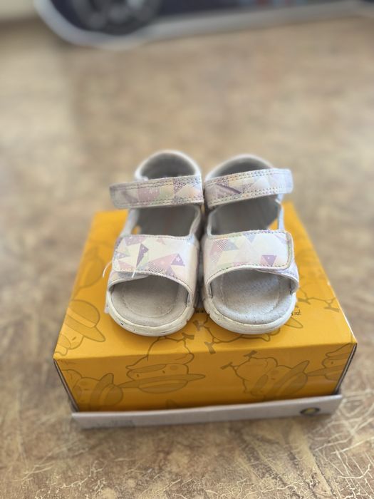 Продам детскую обувь