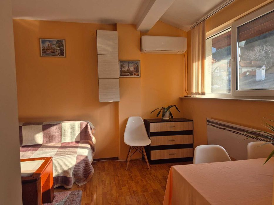Дава се под наем Едностаен апартамент в Враца, Вежен - 49 кв.м за 229.5 € - Снимка #3