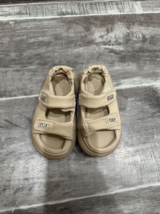 Сандали на девочку