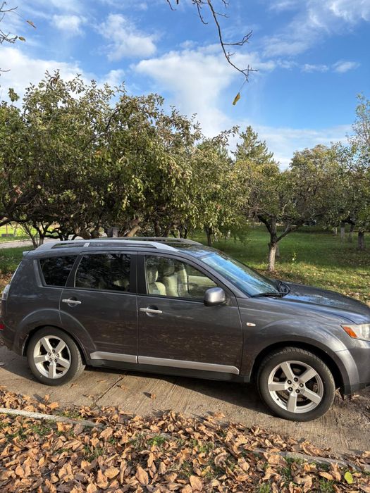 Mitsubishi Outlander SUV ECHIPARE FULL