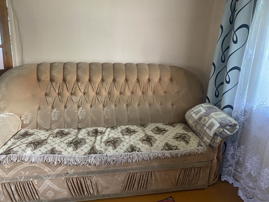 Продам диван и одно кресло