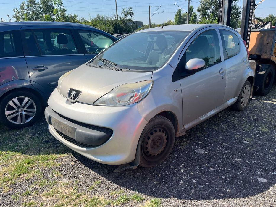 Dezmembrez Peugeot 107 gri argintiu 1.0 benzina 2007