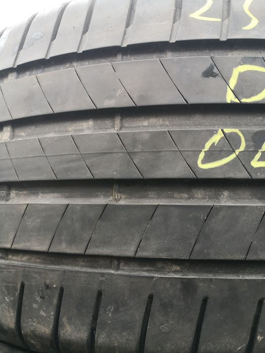 255 35 21 цола гуми Bridgestone dot 22 2 броя