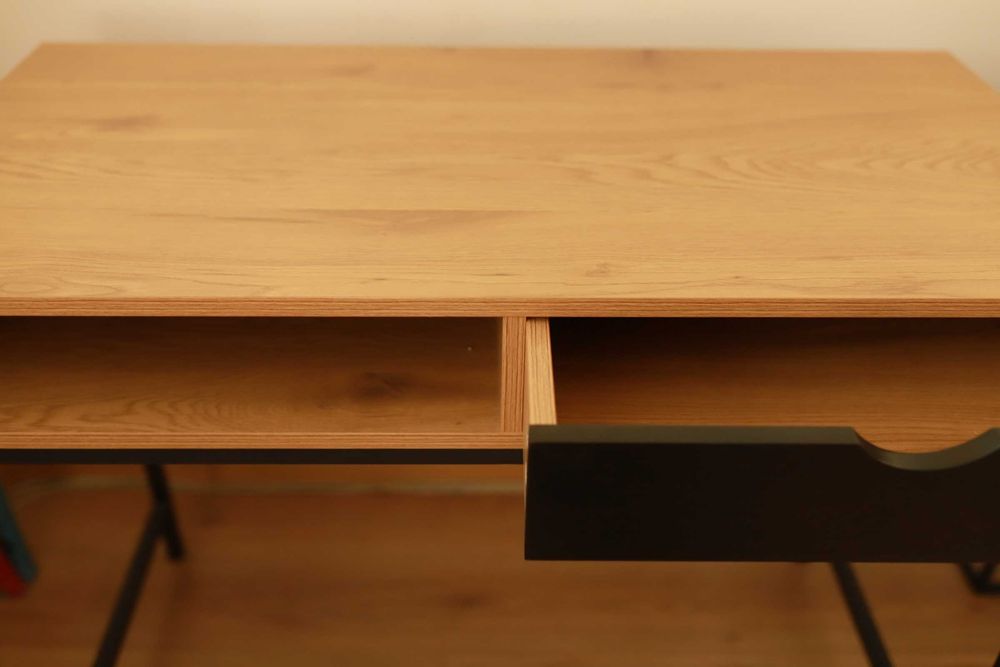 Бюро с чекмедже (топъл дъб)