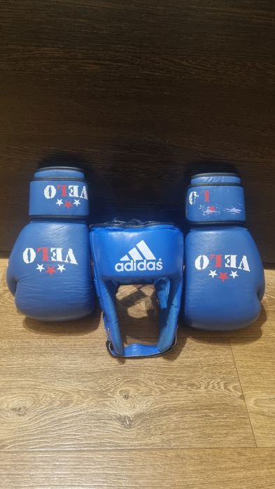 продам перчатки и шлем