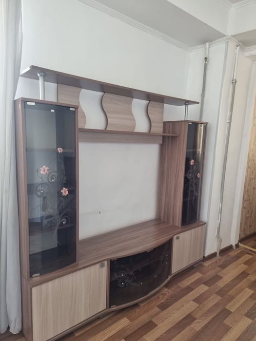 Стенка-полка для телевизора и вещей