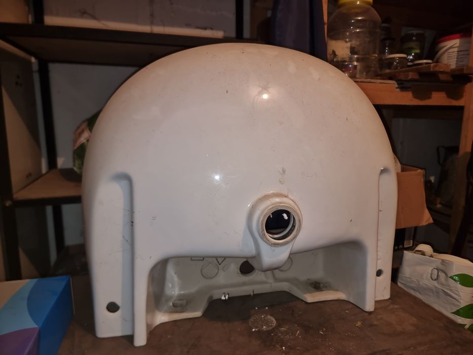 Chiuvetă de baie cu picior culoare albastră. Chiuvetă de baie albă