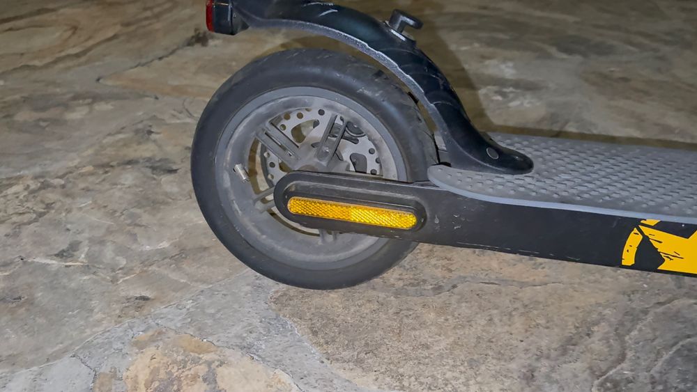 Trotineta electrica Jeep 2xe Sentinel, Semnalizare, Autonomie max. 25 Km, Viteza max 25 Km/h. Pret negociabil