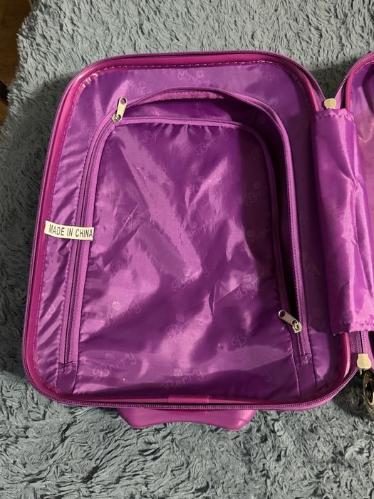 Продам детский чемодан