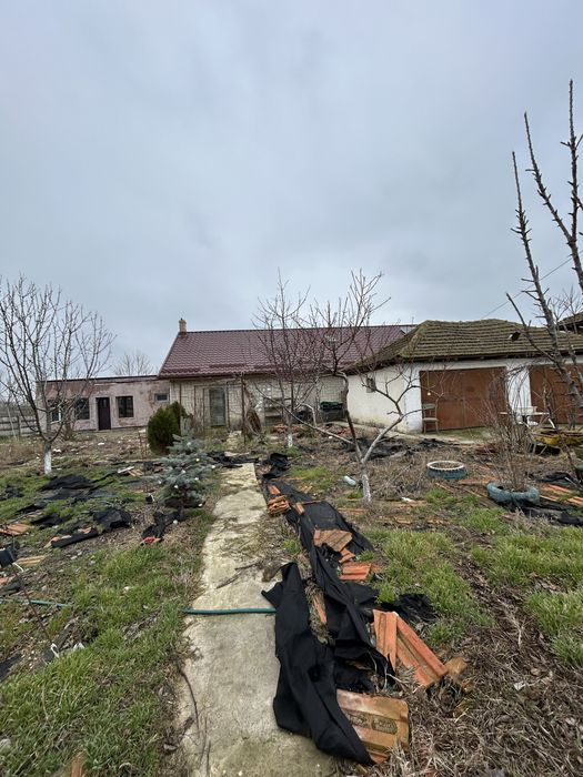 Casa spatioasa cu teren si anexa in Dorobantu