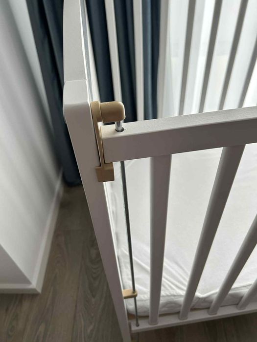 Patut din lemn bebelus