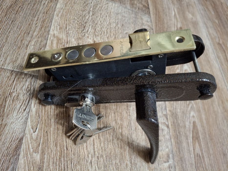 Продам  врезной  замок