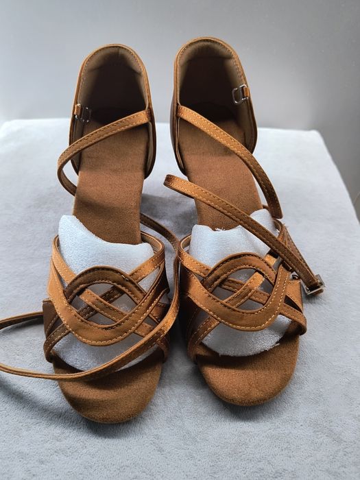 Обувки за латина (латиноамерикански танци), беж, 38 номер, ток 5 см