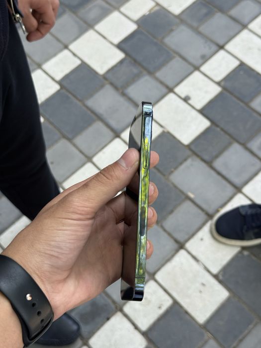 Iphone 12 pro kok rangi