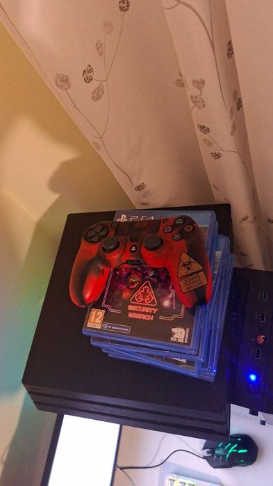 Конзола PS4 Pro 1 TB