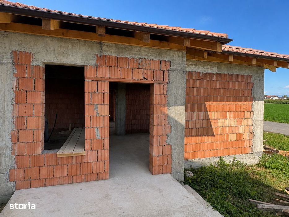 Casă pe nivel la roșu, cu autorizație valabilă , zona Stupini