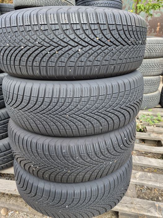 4бр. 215 65 16 Dunlop всесезонни.
