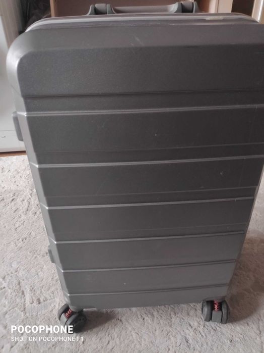 чемодан пластик 68-45-30