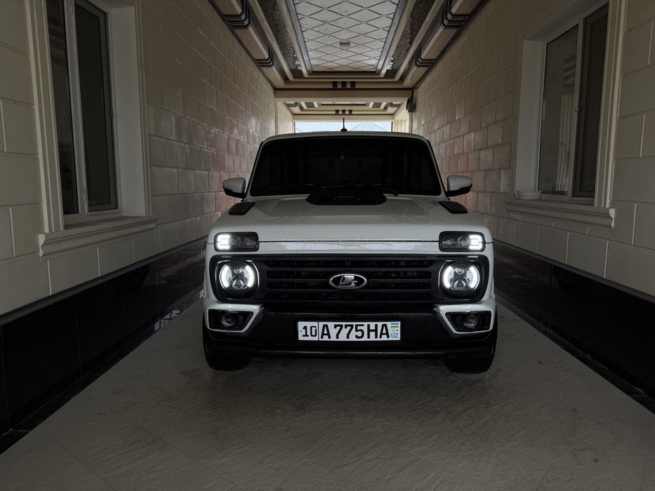 Niva 21214 4x4 sotiladi.