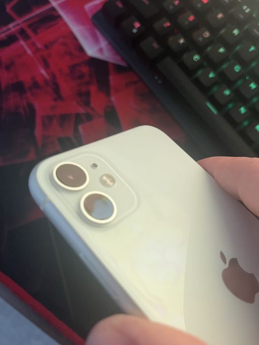 Vand iPhone 11 simplu ca nou !