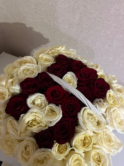 букет цветов в корзине